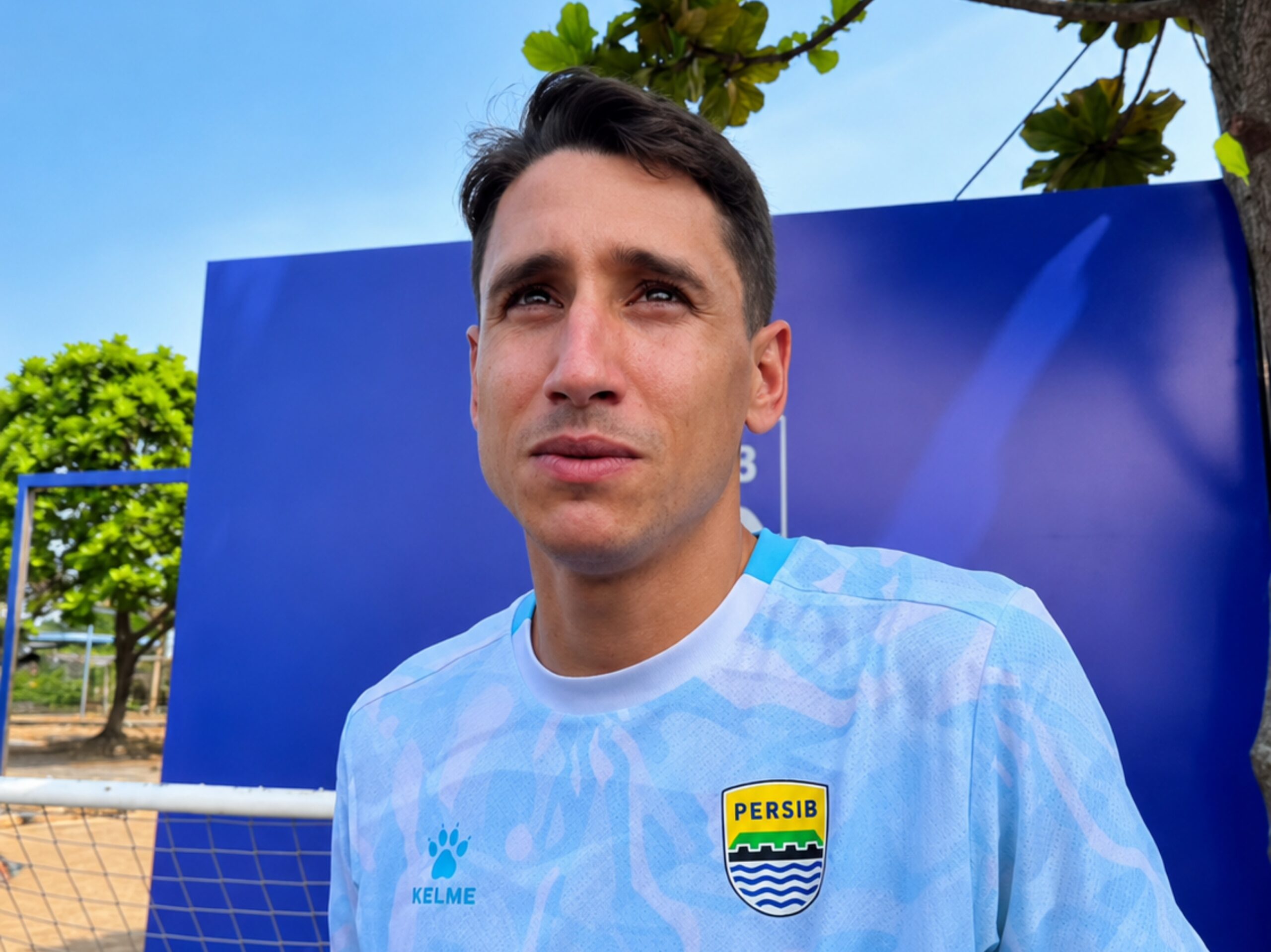 Bukan Beban, Luka Menalo Justru Bangga Jadi Pemain Bosnia Pertama dalam Sejarah Persib