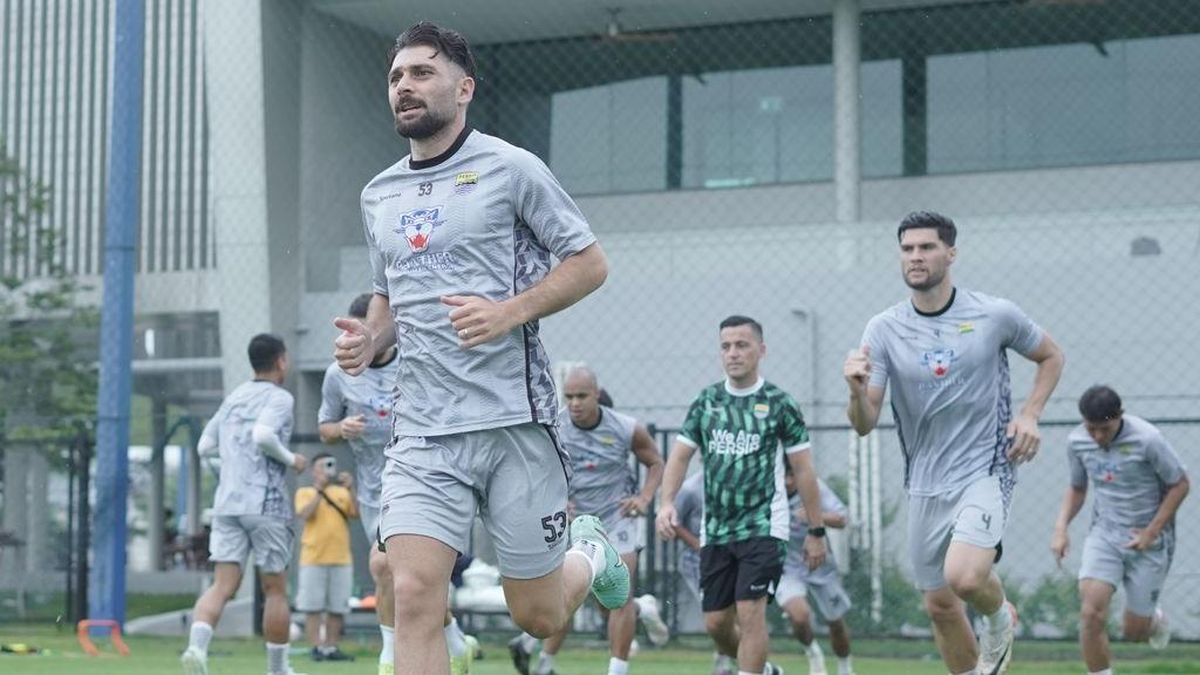 Resmi: PERSIB Pertahankan Julio Cesar, Akhiri Kebersamaan dengan Frans Putros