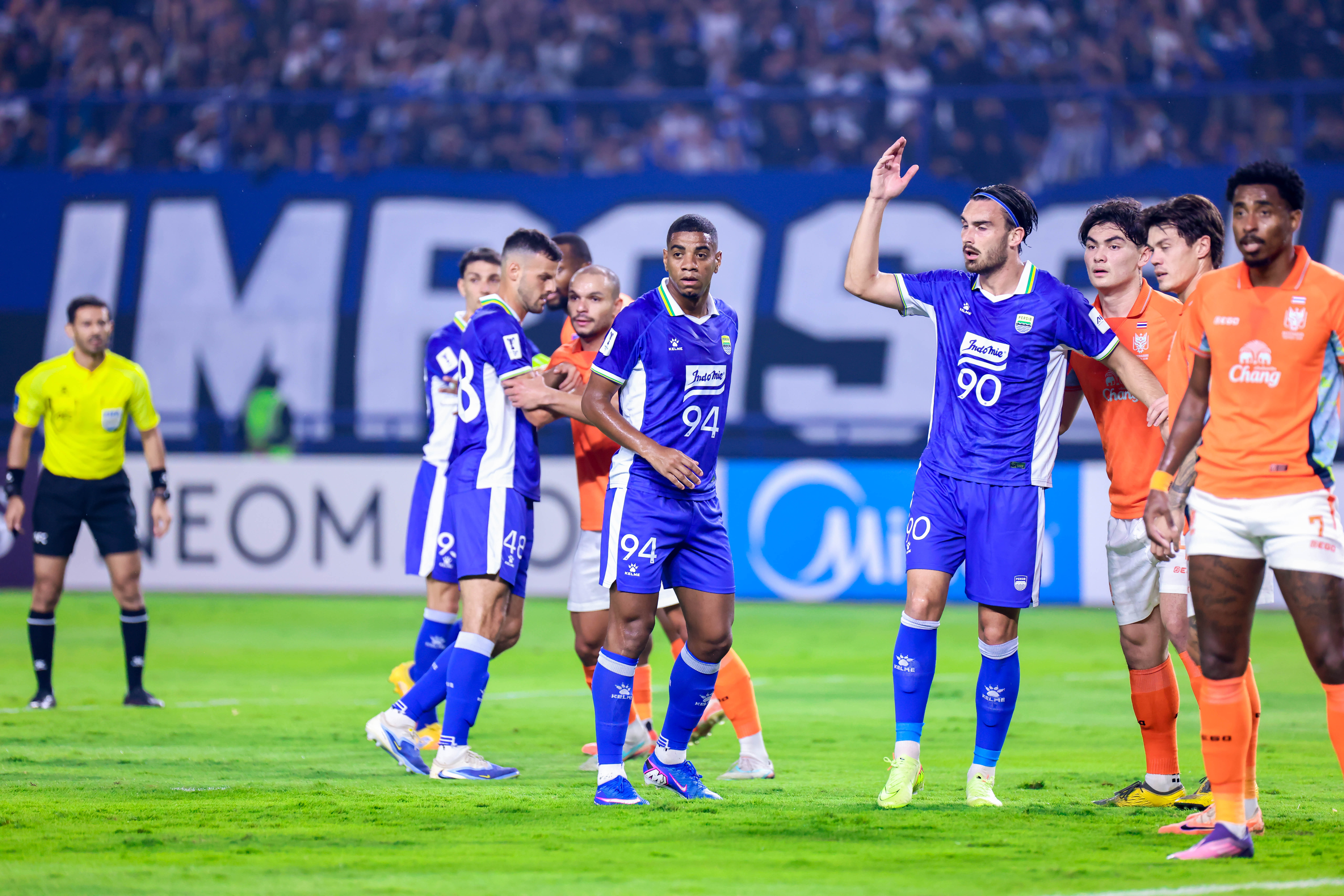 Absen karena Sanksi, Barros Tetap Siap Dukung Persib dari Tribun